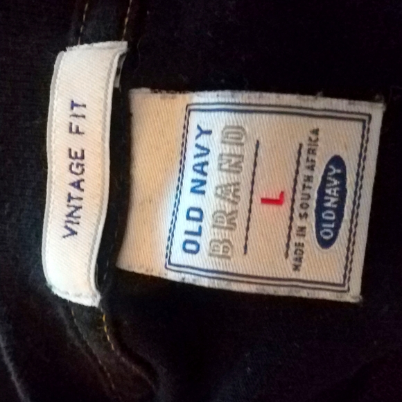 VINTAGE FIT, OLD NAVY GRAPHIC TSHIRT. SIZE L - Picture 5 of 6